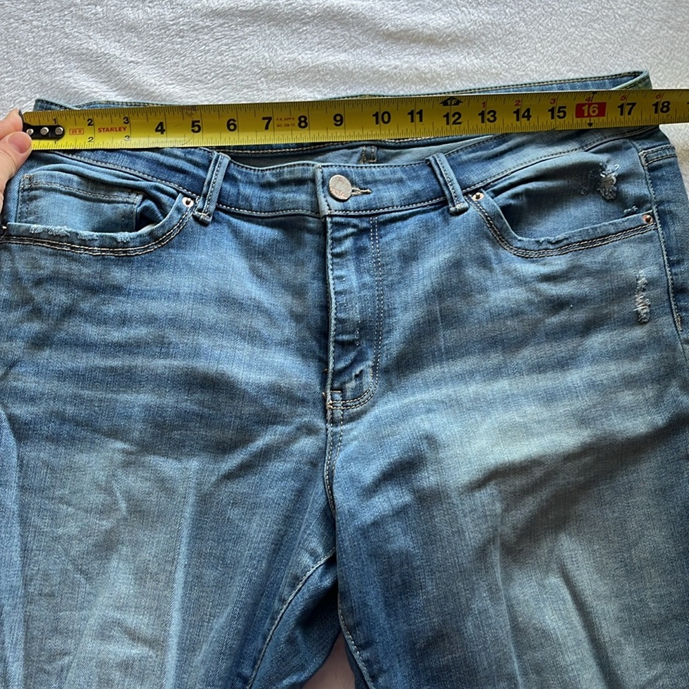 BKE Relaxed Fit Light Blue Jeans - Picture 6 of 8